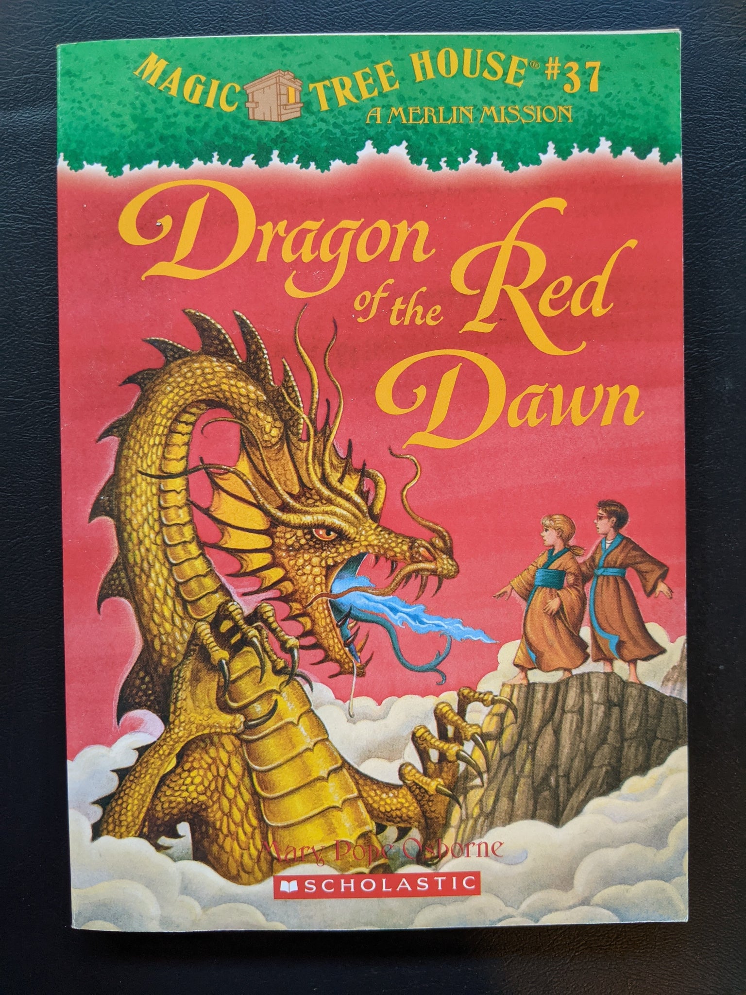 absorberende Begyndelsen gnist Dragon of the Red Dawn (Merlin Mission #9, MTH #37) by Mary Pope Osbor –  Bookworm Detective
