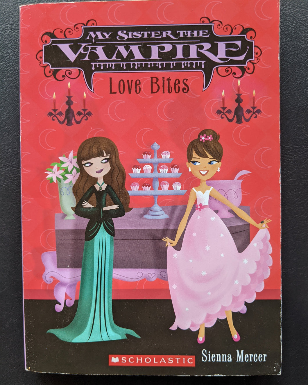 Love Bites (My Sister the Vampire #6) by Sienna Mercer